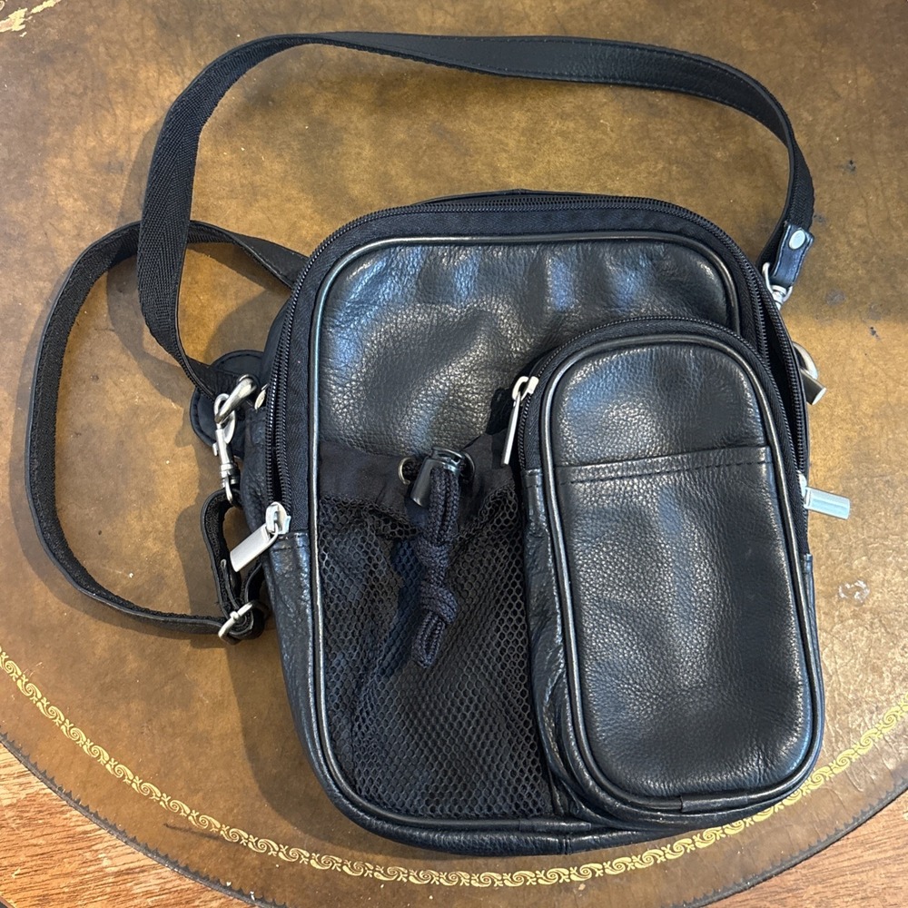 Vtg 80's Wilson's Leather Black Messenger Shoulder Bag Camera Vacation Travel